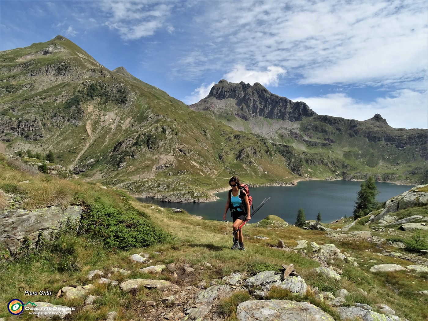 54 Salendo dalla baita per il Laghetto della paura.JPG